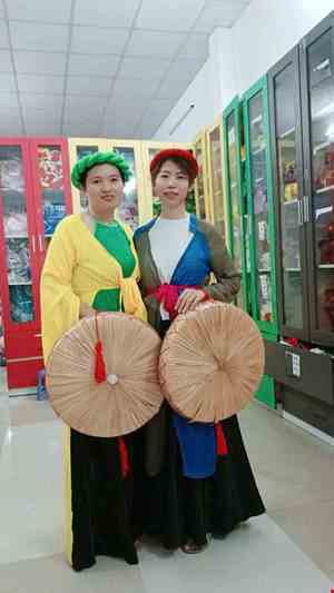 Cho thue Trang phục đầm múa tứ thân vàng - xám