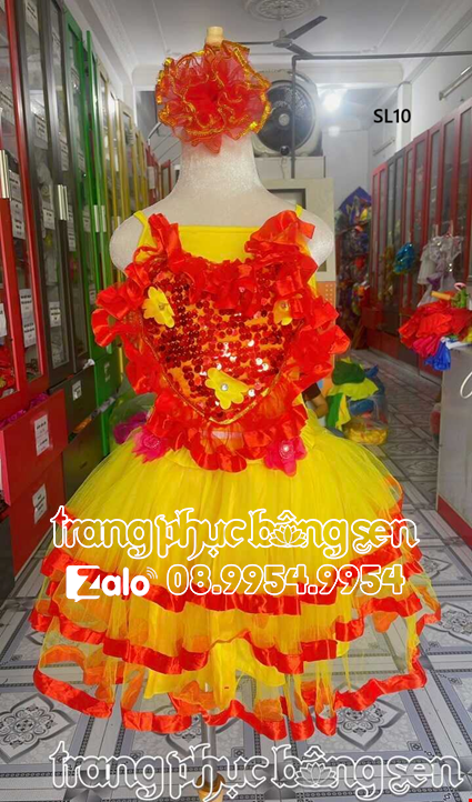 Cho thue đầm múa trẻ em kim sa vàng ngực tim đỏ váy 3 tầng - Áo váy
