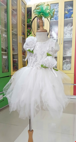 Cho thue Đầm múa trẻ em hoa trắng