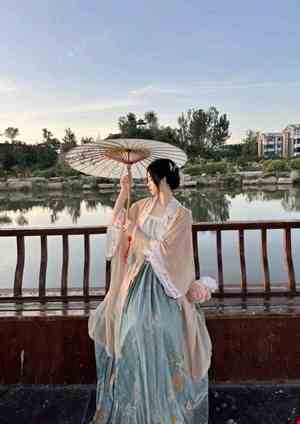 Cho thue Trang phục Hằng Nga (chị Hằng) cổ trang