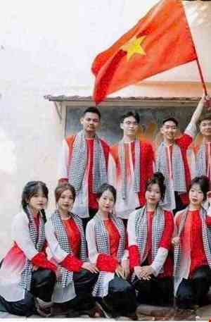 Cho thue Trang phục bà ba đồng dao trắng đỏ