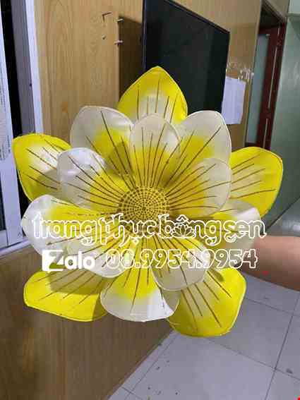 Cho thue Hoa múa cầm tay màu vàng
