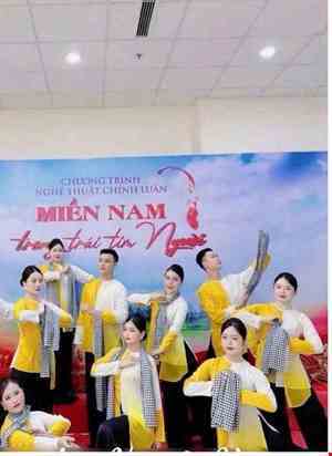 Cho thue Áo bà ba trắng vàng