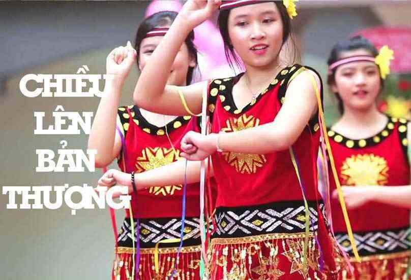 trang phục múa chiều lên bản thượng