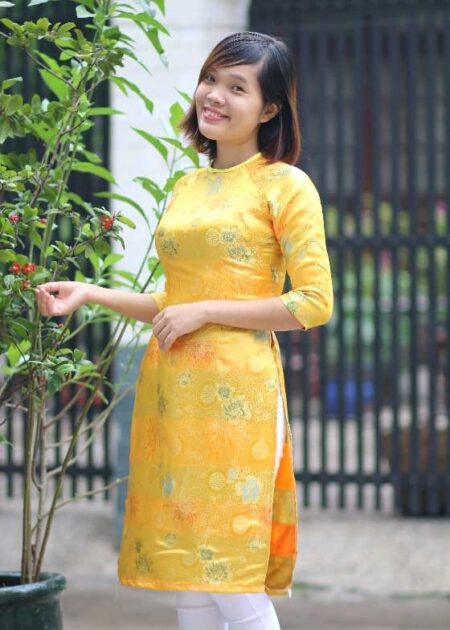 Áo dài cách tân gấm vàng thọ cúc