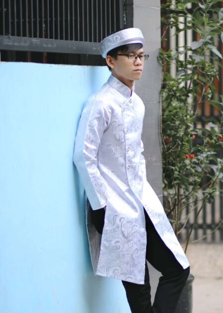 Áo dài cách tân nam gấm sò trắng