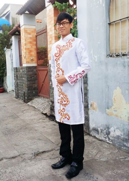 Áo dài cách tân nam vẽ kim tuyến trắng