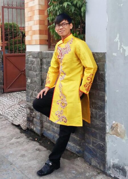 Áo dài cách tân nam vẽ kim tuyến vàng