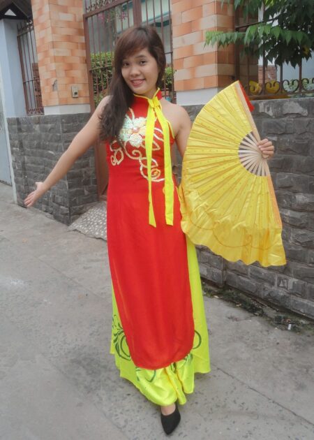 Áo dài cách tân nữ đỏ nơ cổ kết cườm