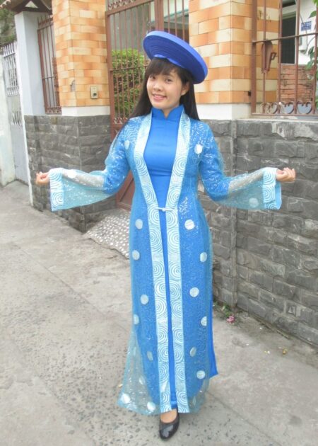 Áo dài hoàng hậu màu xanh biển