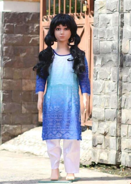 Áo dài mầm non màu loang ren trắng xanh dương