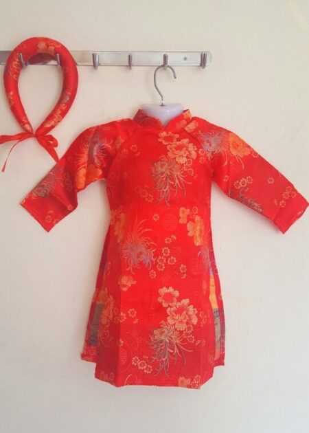 Áo dài nữ gấm hoa trẻ em màu đỏ