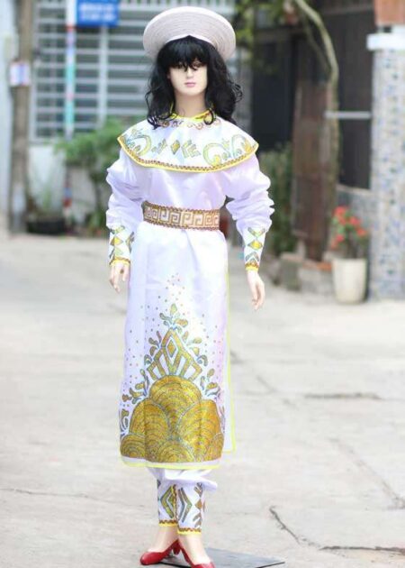 Áo dài tướng màu trắng vẽ hoạ tiết