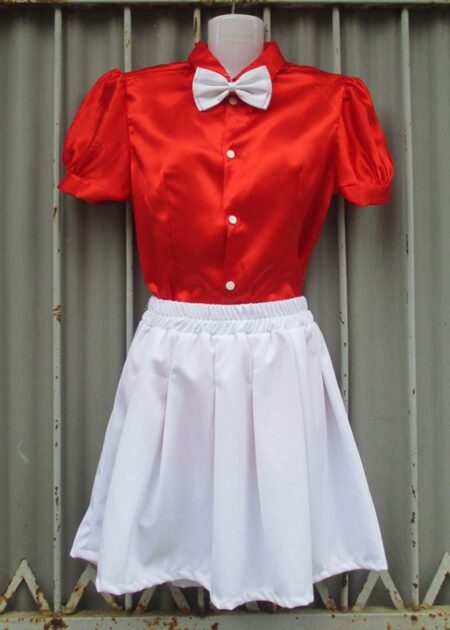 Áo sơ mi nữ màu đỏ, váy xếp ly trắng