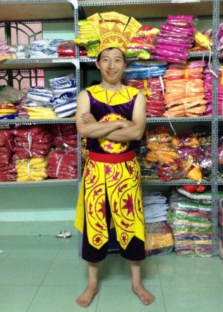 Âu Lạc nam màu tím viền vàng, đai nhiều tà