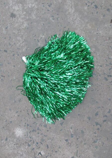 Bùm bum (bông tua) cổ động màu xanh lá