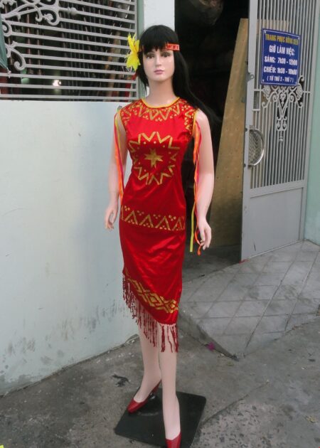 Đầm Tây Nguyên nữ nhung đỏ cổ tròn sát nách