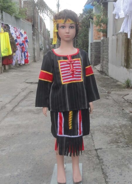 Dân tộc Ê Đê (Tây Nguyên) nam mầm non sọc đen