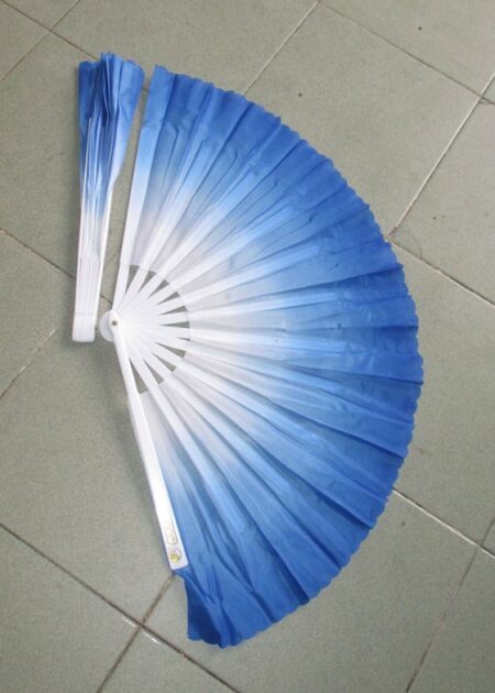 Quạt lụa nan nhựa xanh biển