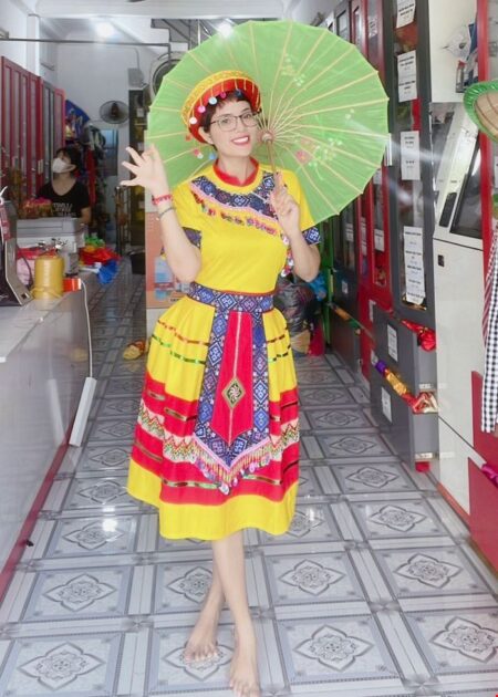 Trang phục biểu diễn 54 dân tộc (lẻ - big size): Mèo/ H' Mông vàng phối thổ cẩm xanh đen