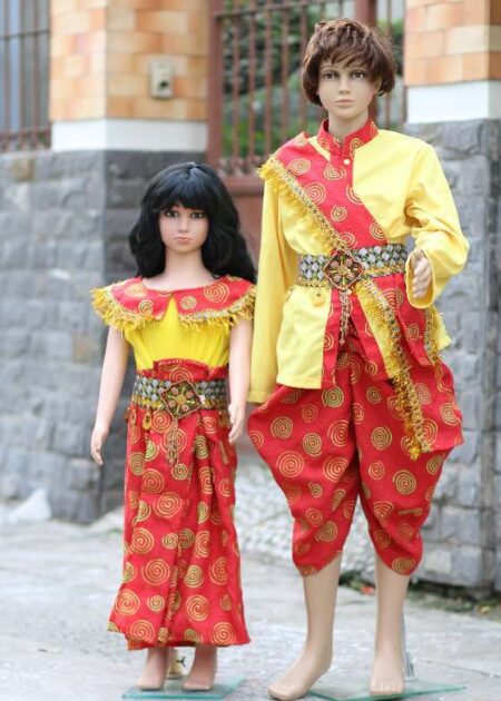 Trang phục Campuchia trẻ em vàng đỏ xoắn ốc