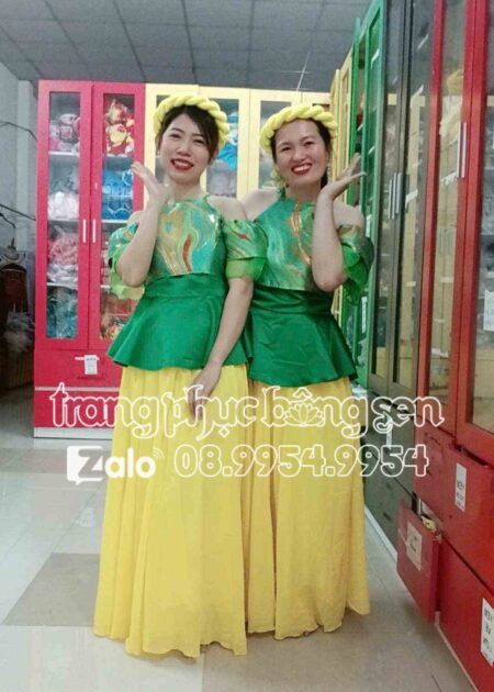 Trang phục đầm múa yếm gấm xanh váy vàng