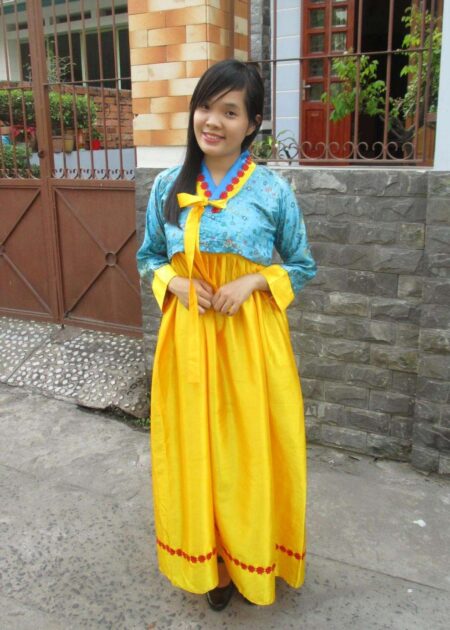 Trang phục Hanbok Hàn Quốc áo xanh váy vàng