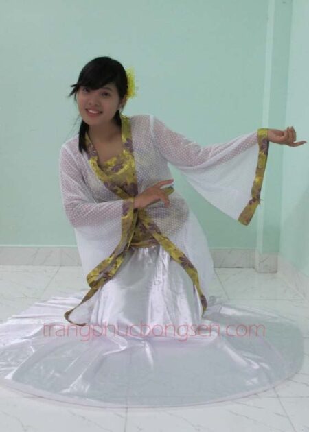 Trang phục Hằng Nga (chị Hằng) màu nâu đồng