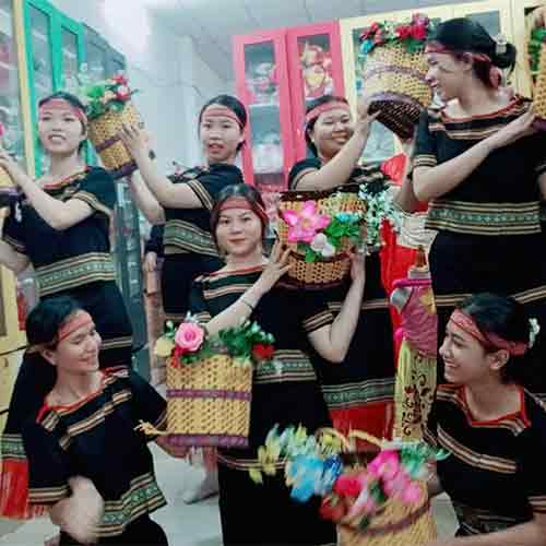 Cho thuê trang phục biểu diễn tại TPHCM