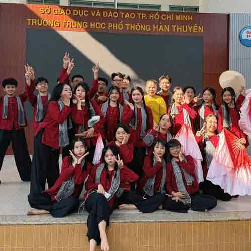 Cho thuê trang phục biểu diễn tại TPHCM