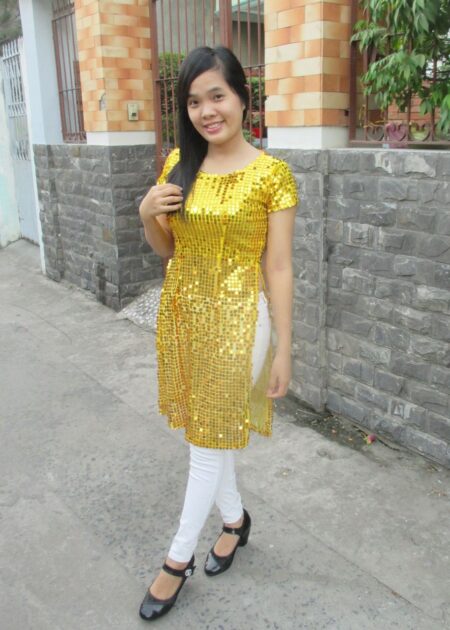Áo dài cách tân kim sa vàng