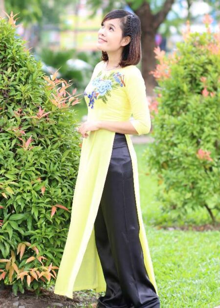 Áo dài chiffon vàng dán hoa 3D