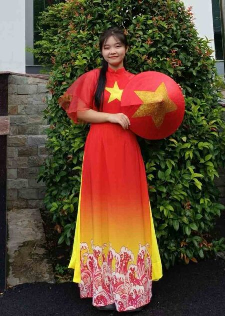 Áo dài cờ đỏ sao vàng