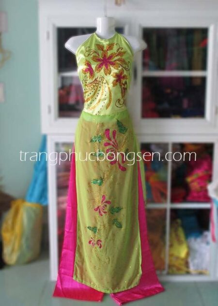 Áo dài cổ yếm kết cườm màu xanh cốm
