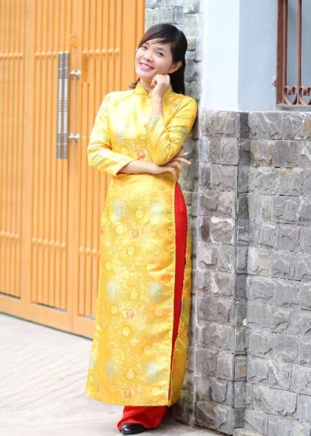 Áo dài gấm vàng thọ cúc