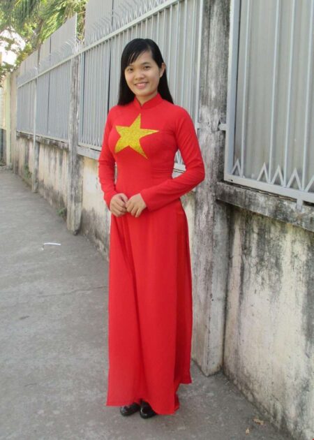 Áo dài lụa cờ đỏ sao vàng