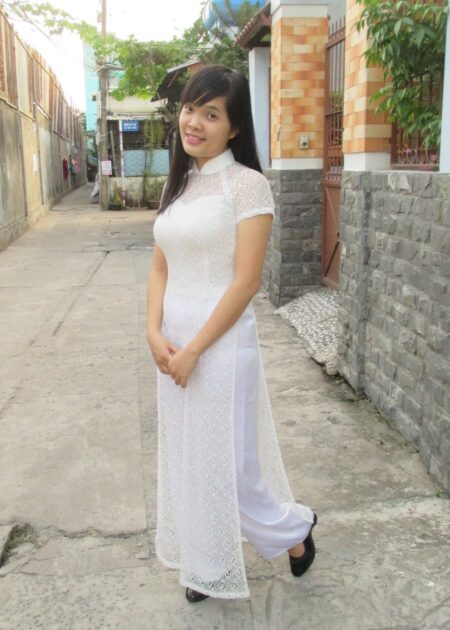 Áo dài lưới màu trắng