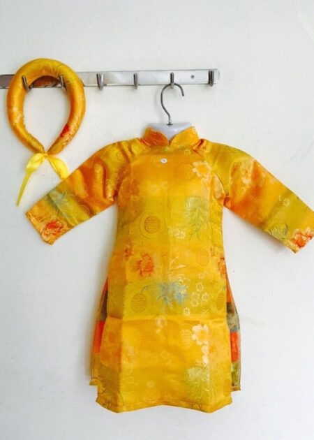 Áo dài nữ gấm hoa đồng tiền trẻ em màu vàng