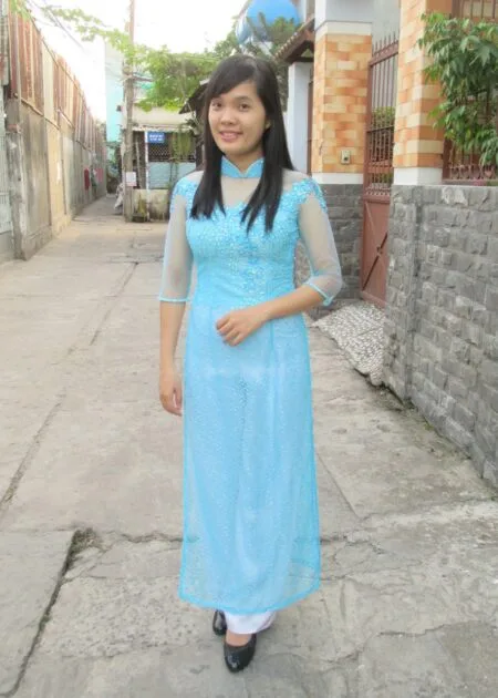 Áo dài nữ lưới xanh tay lỡ kết đá, hoa trắng