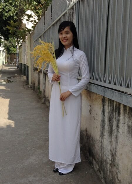 Áo dài nữ sinh màu trắng