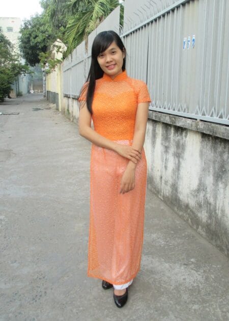 Áo dài ren màu cam
