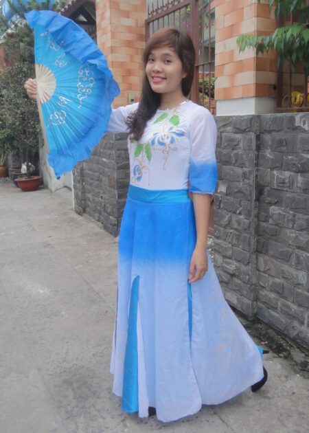 Áo váy múa hiện đại trắng xanh váy xẻ