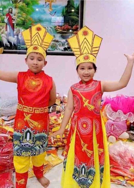 Âu Lạc mầm non  múa hát sử ca Nam Nữ, cam vàng