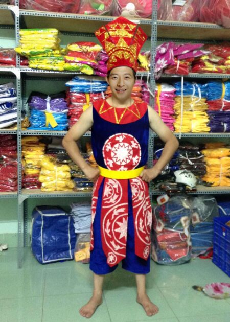 Âu Lạc nam màu xanh viền đỏ, đai nhiều tà