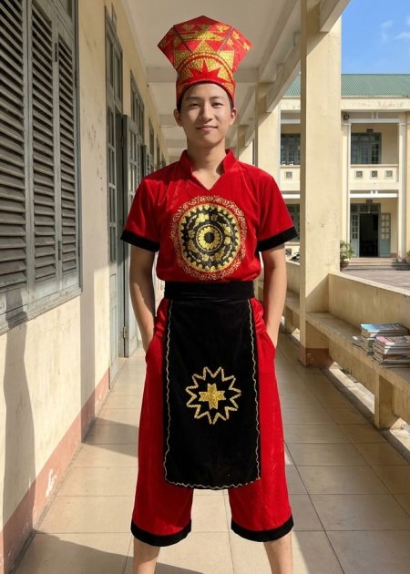 Trang phục Âu Lạc nam nhung đỏ có tay
