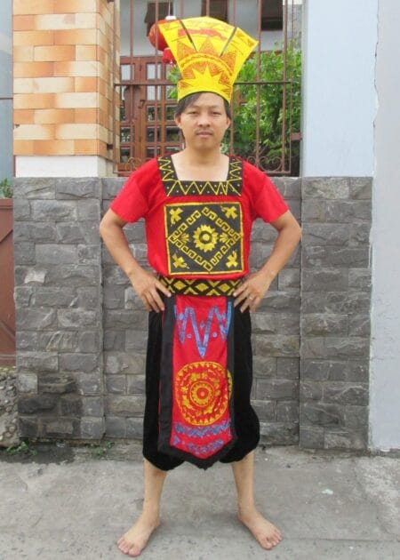 Âu Lạc nam nhung đỏ cổ vuông