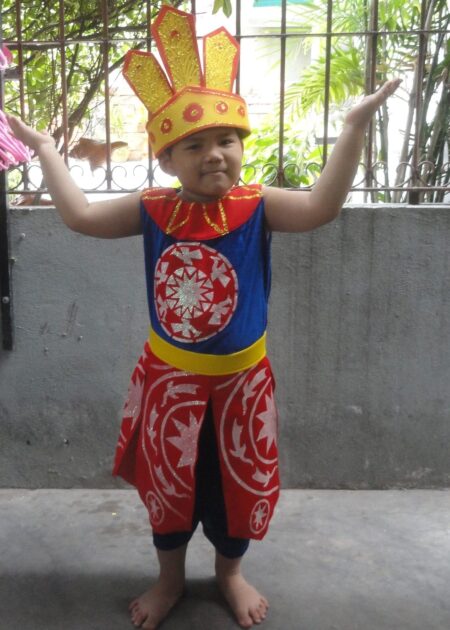 Âu Lạc trẻ em xanh bich viền đỏ đai nhiều tà