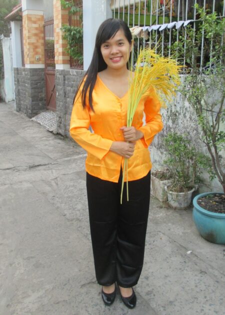 Bà ba nữ phi bóng màu cam