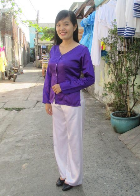 Bà ba nữ phi bóng màu tím Huế