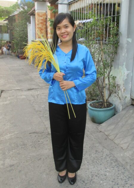 Bà ba nữ phi bóng màu xanh biển